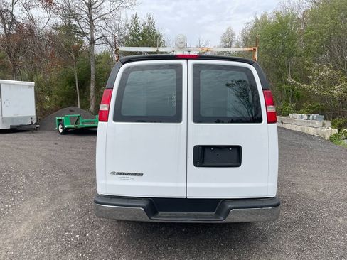 Used 2015 Chevrolet Express 2500 w/ Chrome Appearance Package RWD image 6