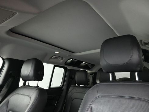 Used 2023 Land Rover Defender 110 S image 28