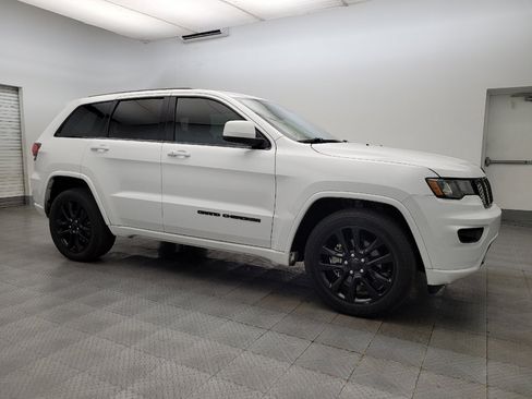 Used 2018 Jeep Grand Cherokee Altitude image 11