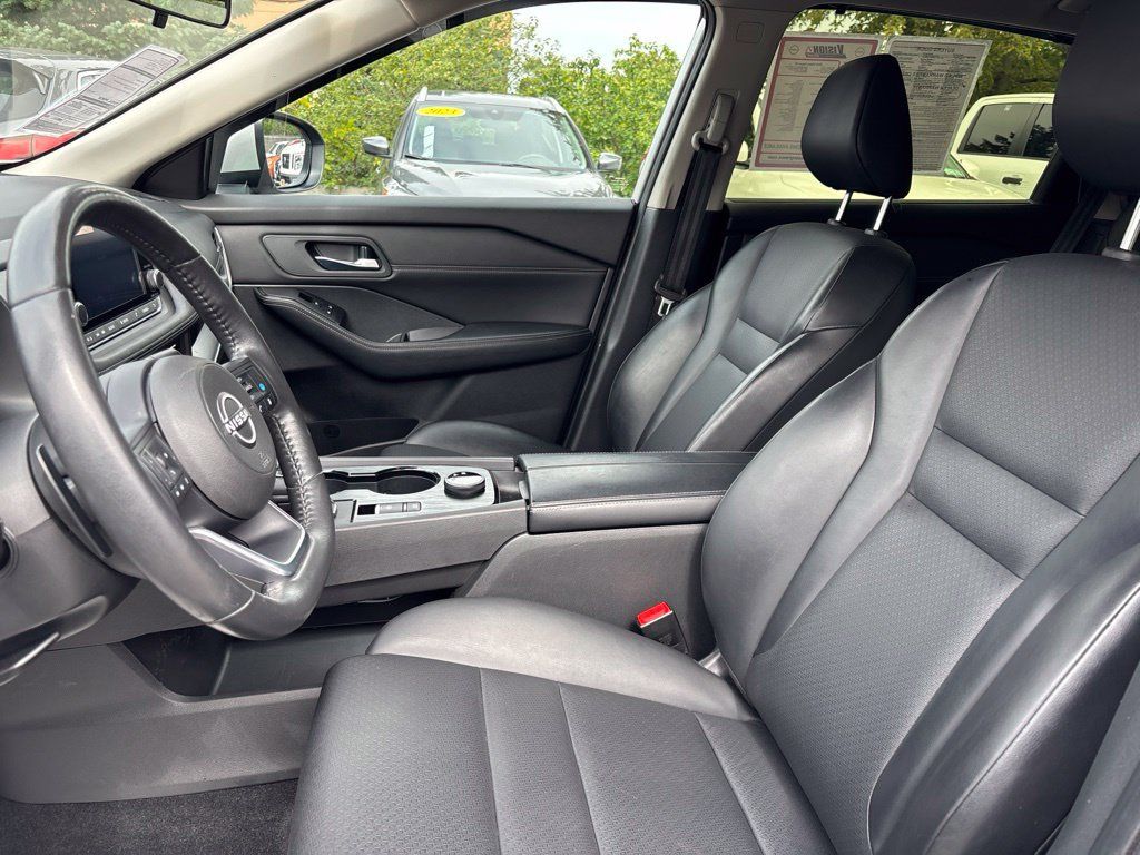 Certified 2024 Nissan Rogue SV w/ SV Premium Package AWD/4WD image 9
