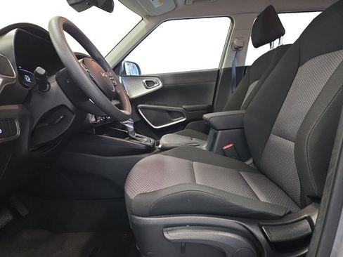 Used 2025 Kia Soul LX w/ LX Technology Package FWD image 19