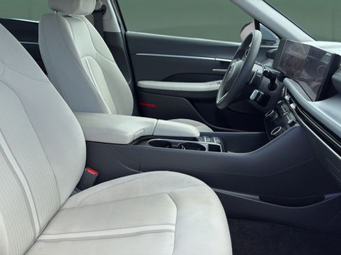 Used 2025 Hyundai Sonata SEL FWD image 24