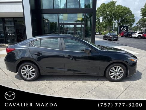 Used 2018 MAZDA MAZDA3 Sport w/ Preferred Equipment Package FWD image 5