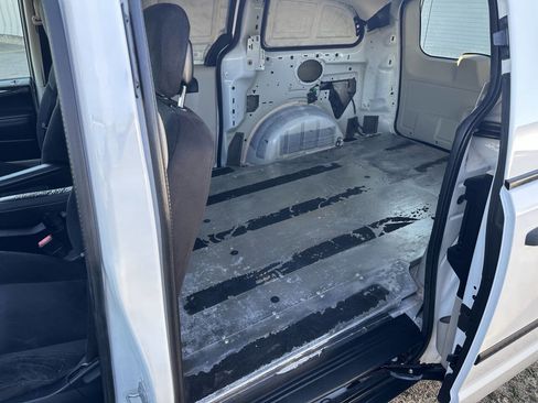 Used 2014 RAM C/V Tradesman image 11