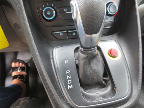 Used 2020 Ford Transit Connect XL FWD image 16