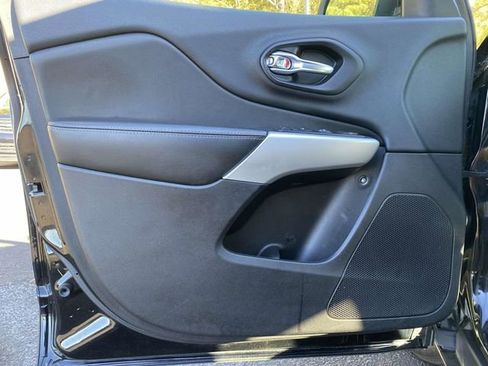 Used 2018 Jeep Cherokee Latitude Plus image 18