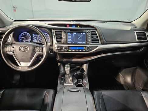 Used 2019 Toyota Highlander XLE FWD image 10