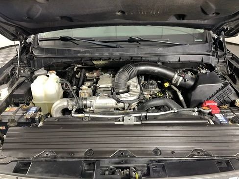 Used 2018 Nissan Titan SV w/ SV Convenience Package image 41