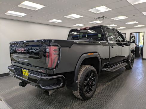 Used 2025 GMC Sierra 2500 AT4 w/ Technology Package image 4