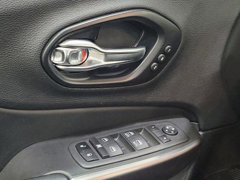 Used 2022 Jeep Cherokee Limited image 27