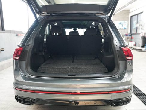 Used 2024 Volkswagen Tiguan SE R-Line FWD image 43