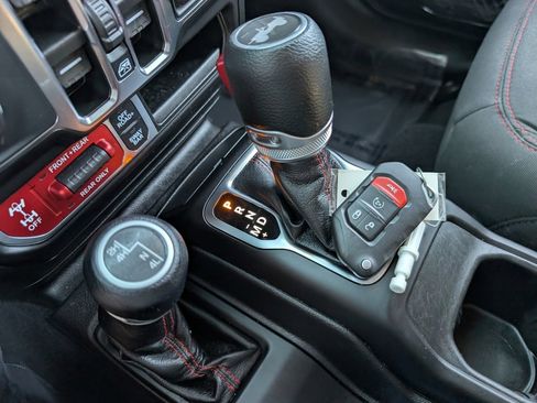 Used 2021 Jeep Wrangler Unlimited Rubicon w/ Xtreme Recon 35" Tire Package image 30