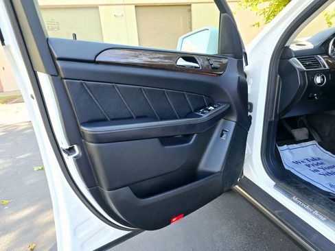 Used 2015 Mercedes-Benz GL 450 4MATIC w/ Lighting Package image 14