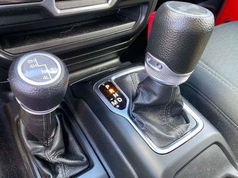Used 2022 Jeep Wrangler Unlimited Sport AWD/4WD image 16