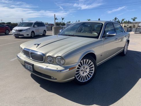 Used 2006 Jaguar XJ Vanden Plas Vanden Plas 4dr Sedan image 2