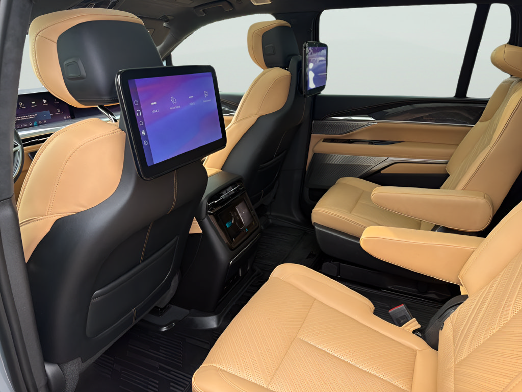 Certified 2026 Cadillac Escalade IQL Sport 2 w/ LPO, Floor Liner Package AWD/4WD image 34