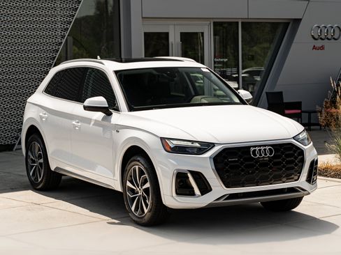 Certified 2023 Audi Q5 2.0T Premium Plus w/ Premium Plus Package AWD/4WD image 2
