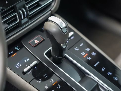 Certified 2023 Porsche Macan AWD/4WD image 24