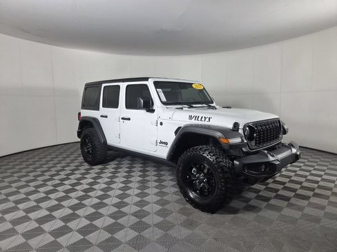 Used 2025 Jeep Wrangler Unlimited Sport AWD/4WD image 3