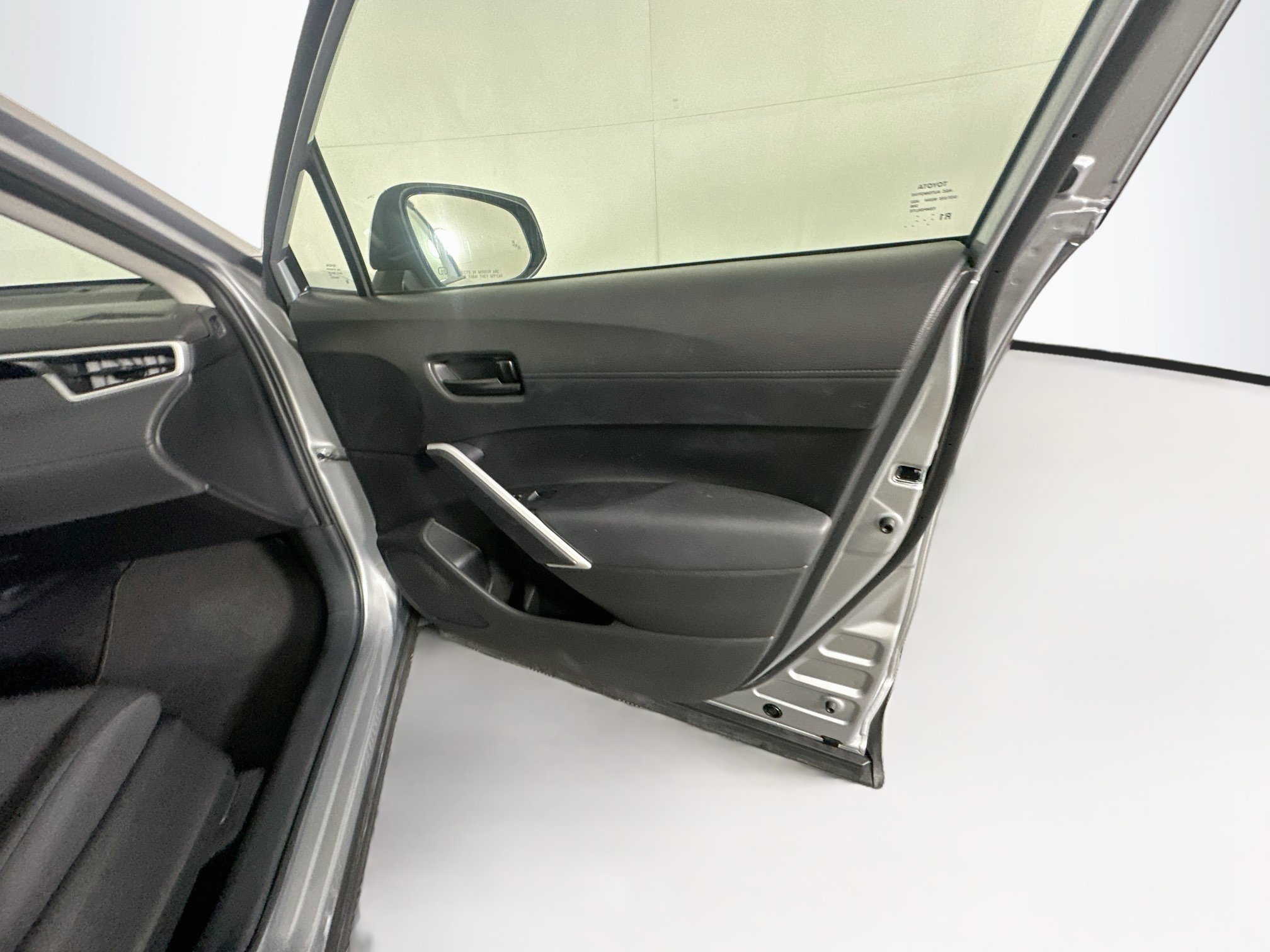 Used 2026 Toyota Corolla Cross LE FWD image 31