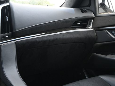 Used 2017 Cadillac Escalade Platinum RWD image 9