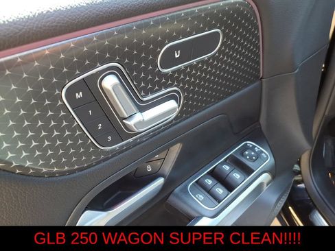 Used 2025 Mercedes-Benz GLB 250 4MATIC image 14