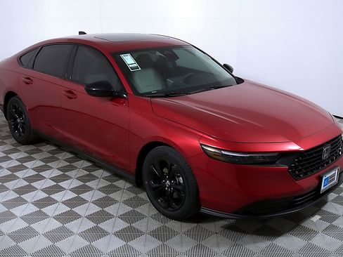 Certified 2025 Honda Accord SE image 6