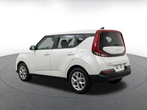 Used 2025 Kia Soul LX w/ LX Technology Package FWD image 7