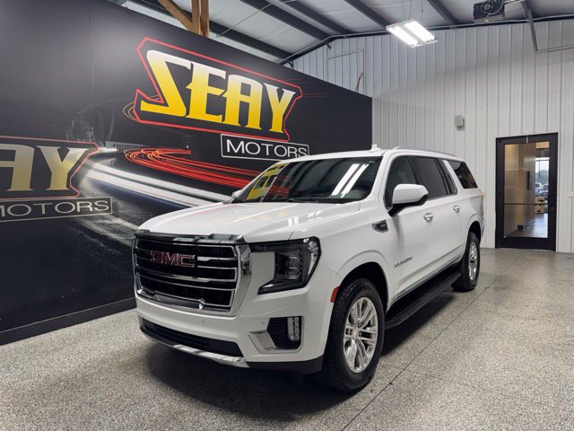 Used 2022 GMC Yukon XL SLT AWD/4WD image 1