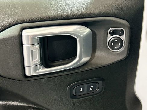 Used 2024 Jeep Wrangler Unlimited AWD/4WD image 15