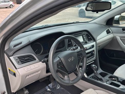 Used 2015 Hyundai Sonata SE w/ Option Group 09 FWD image 11