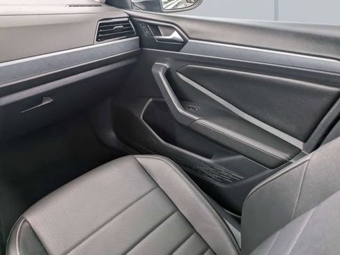 Used 2024 Volkswagen Jetta SE FWD image 15