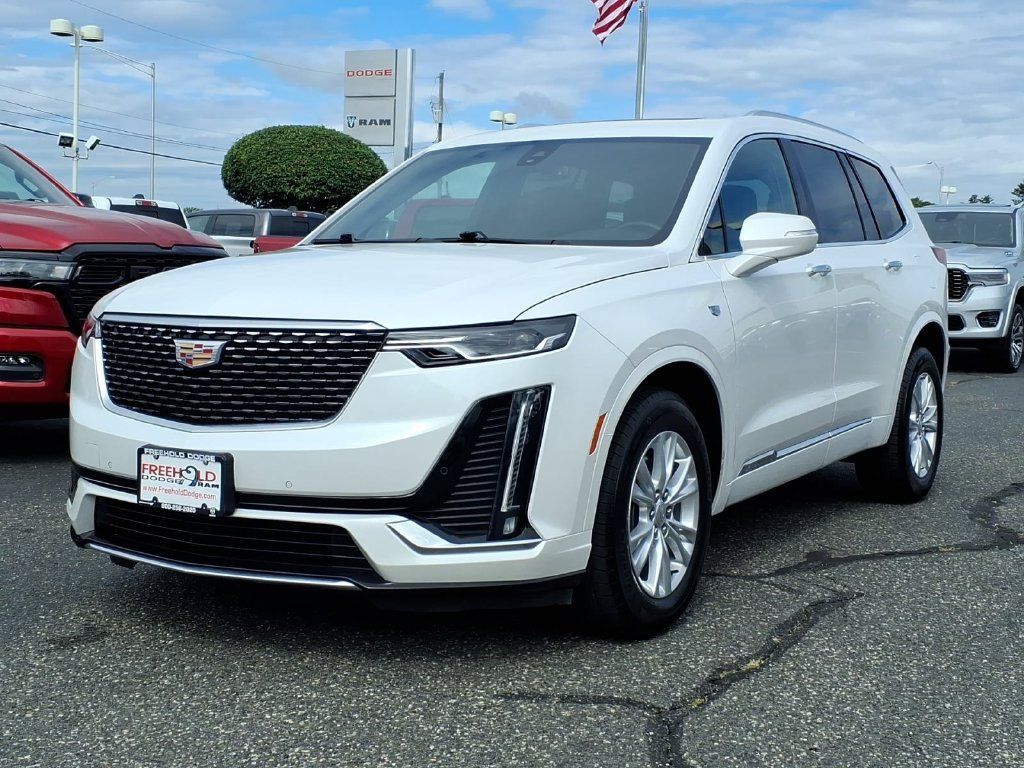 Used 2024 Cadillac XT6 Luxury AWD/4WD image 3