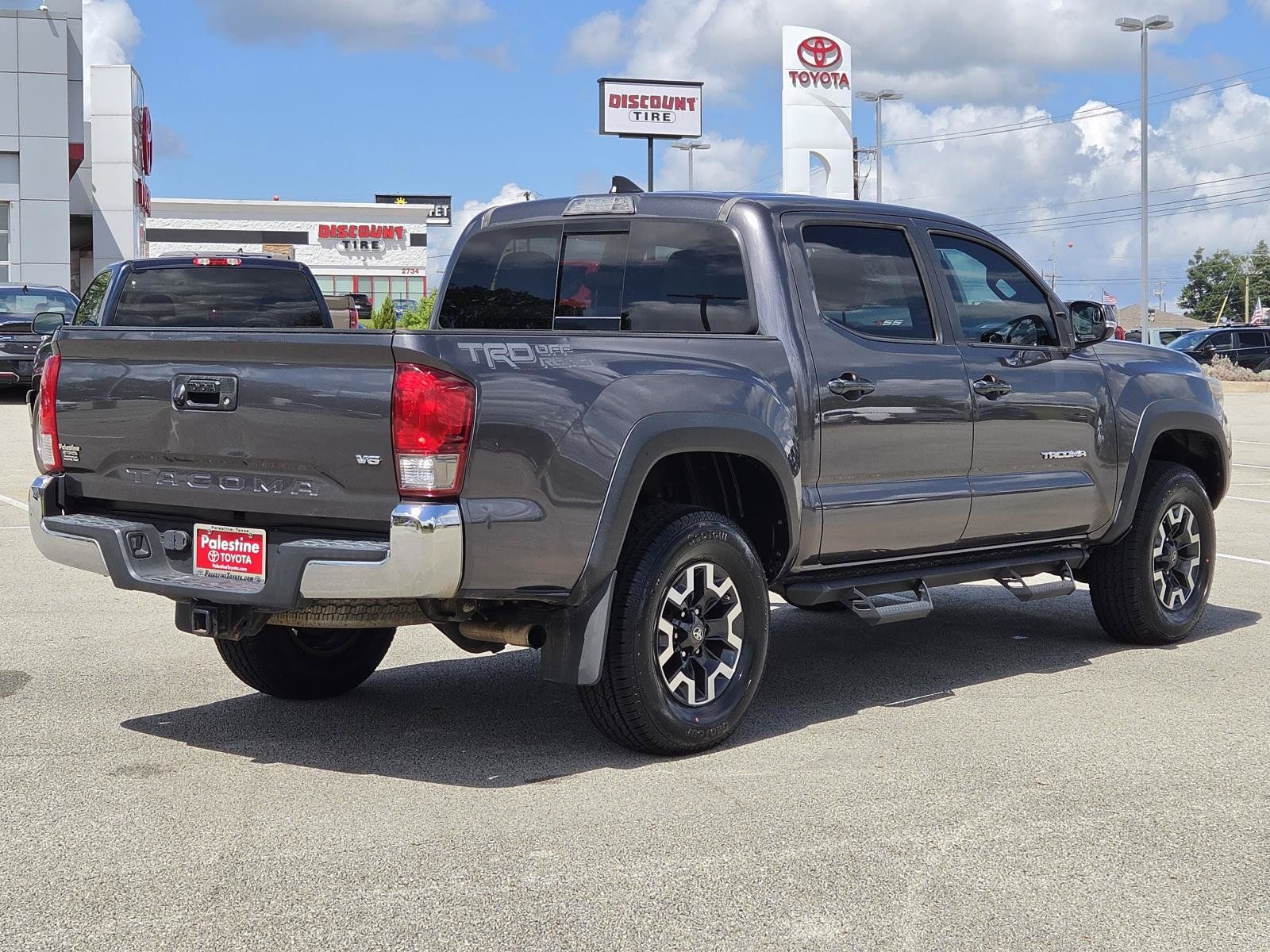 Used 2017 Toyota Tacoma TRD Off-Road w/ Tow Package RWD image 4