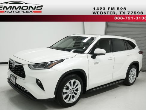 Used 2021 Toyota Highlander Limited image 1
