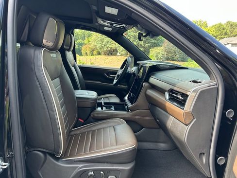 Used 2026 GMC Yukon Denali Ultimate AWD/4WD image 57