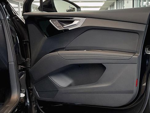 Used 2025 Audi Q4 e-tron Premium Plus w/ Premium Plus image 22