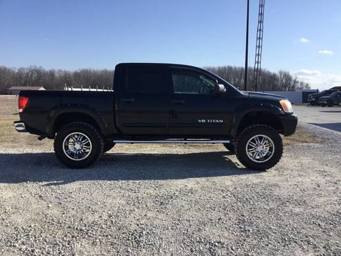 Used 2014 Nissan Titan SV image 2
