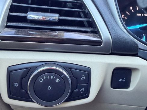 Used 2015 Ford Fusion SE w/ Equipment Group 202A image 16