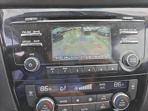 Used 2016 Nissan Rogue SV image 22