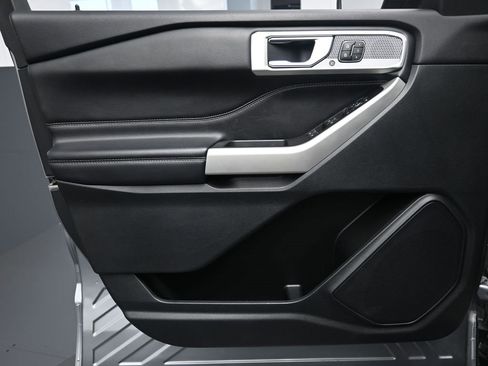 Used 2022 Ford Explorer Limited w/ Equipment Group 301A image 21