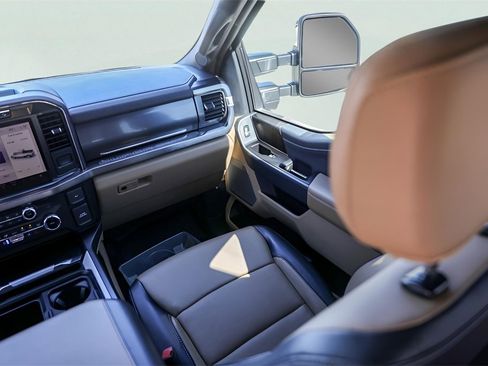 Used 2023 Ford F350 Lariat w/ Chrome Package image 31