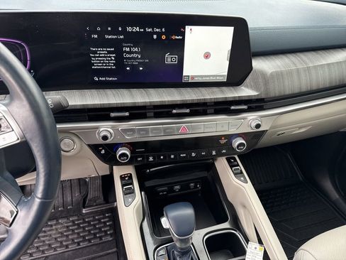 Used 2024 Kia Telluride EX w/ EX Captain's Chair Package image 21