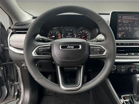 Used 2022 Jeep Compass Latitude image 17