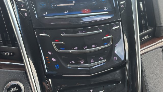 Used 2019 Cadillac Escalade Luxury w/ Escalade Sport Edition AWD/4WD image 15
