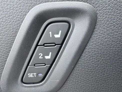 Used 2025 Honda Pilot Touring image 10