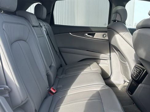 Used 2020 Lincoln Nautilus Reserve w/ Equipment Group 202A image 17