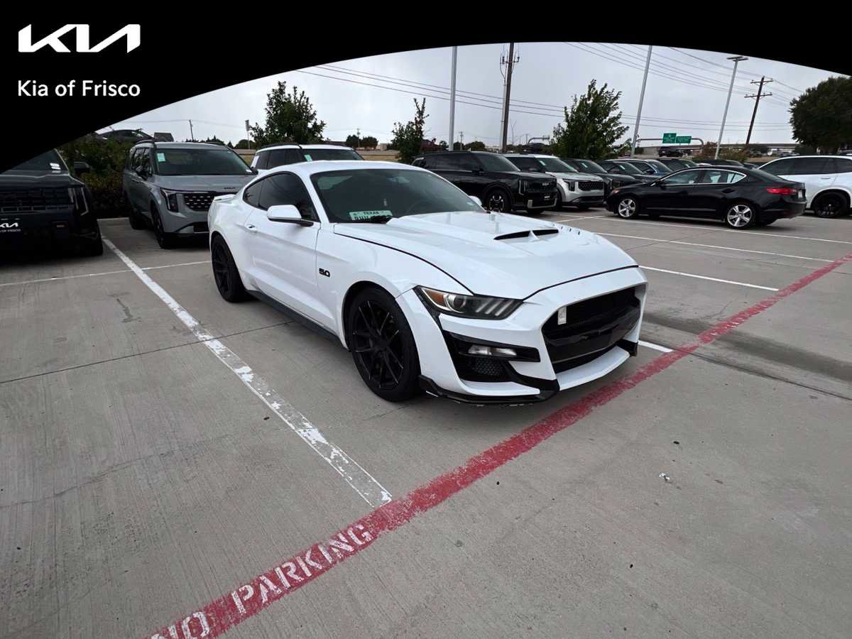 Used 2017 Ford Mustang GT RWD image 1