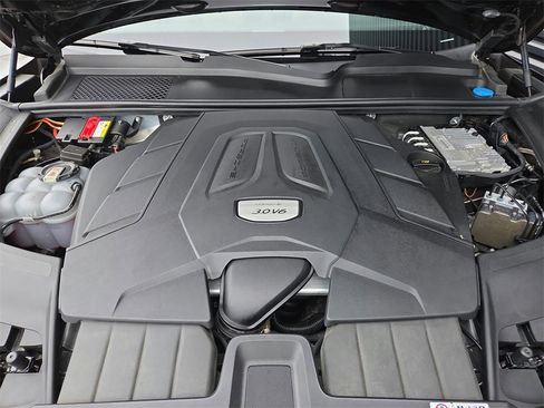 Used 2021 Porsche Cayenne Coupe image 32