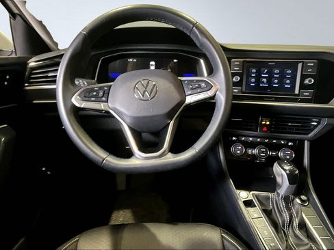 Used 2023 Volkswagen Jetta SE image 8